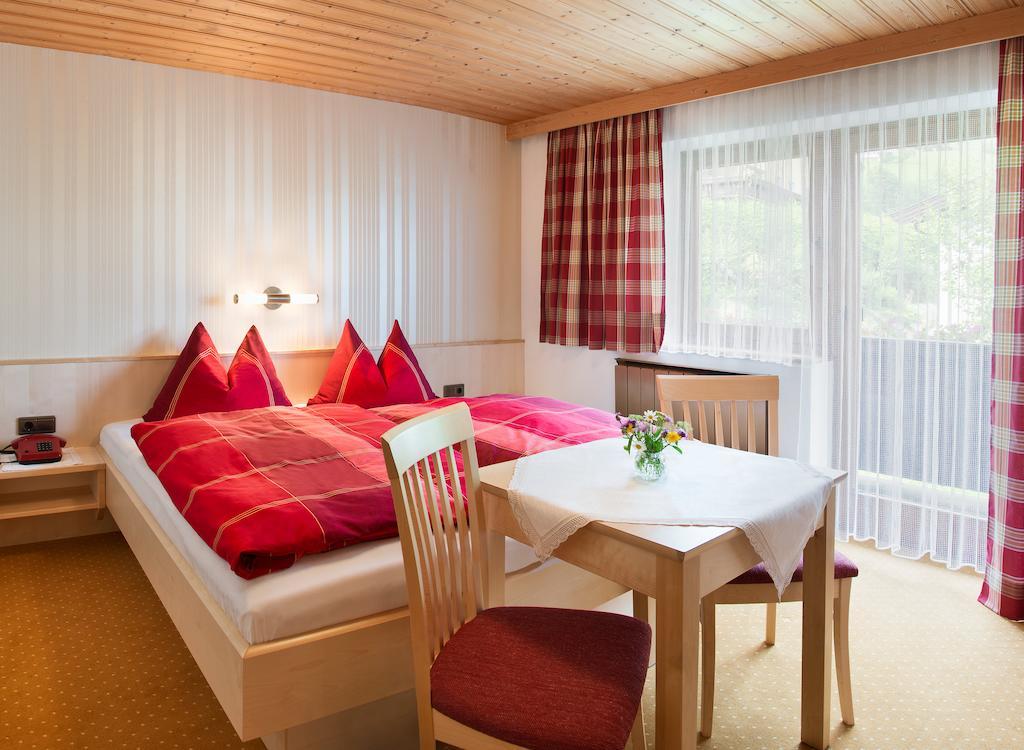 Gaestehaus Hofer Brixen im Thale Kamer foto